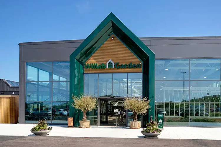 B&aring;stad &ndash; Flagship Showroom & resturang